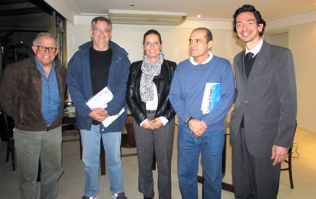 Ademir Viana, Fernando Moraes, Ademir de Souza, Edgar Francis e ao centro, Patricia Vasconcelos, presidente da AMAPRAÇA